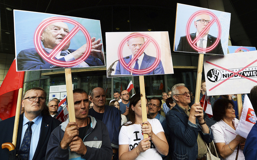 Protesty: Aj mnohí Poliaci veria konšpiráciám, že Soros ovplyvňuje politiku v ich krajine