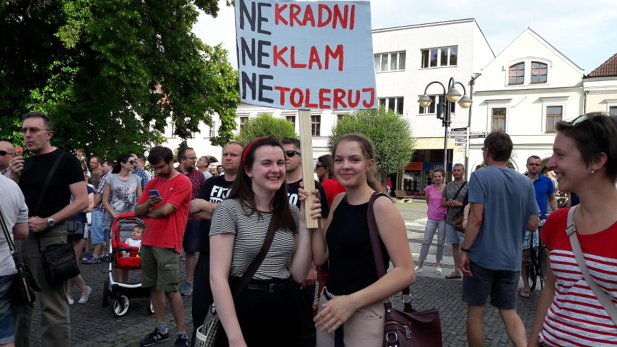 Protikorupčný protest usporiadali dnes