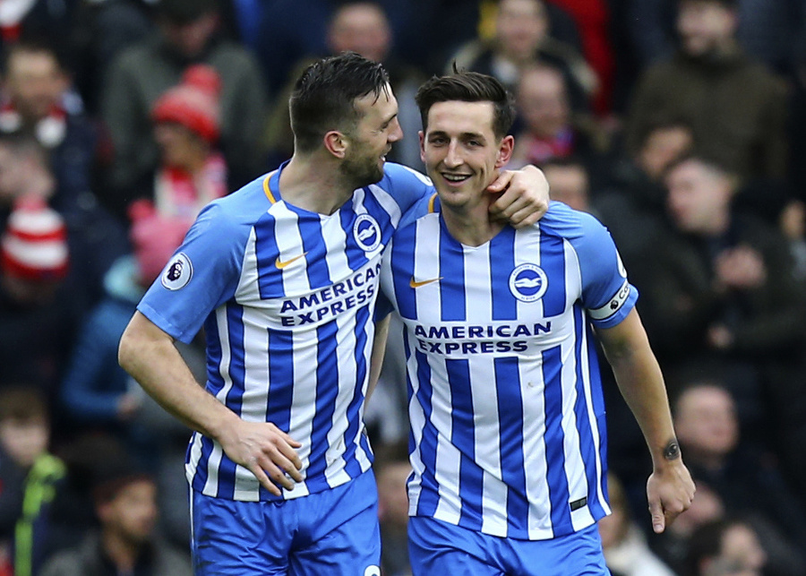 Lewis Dunk (vpravo) z