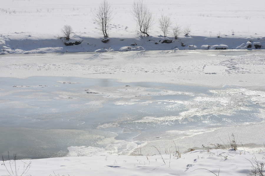 Zamrznutá hladina rieky Poprad