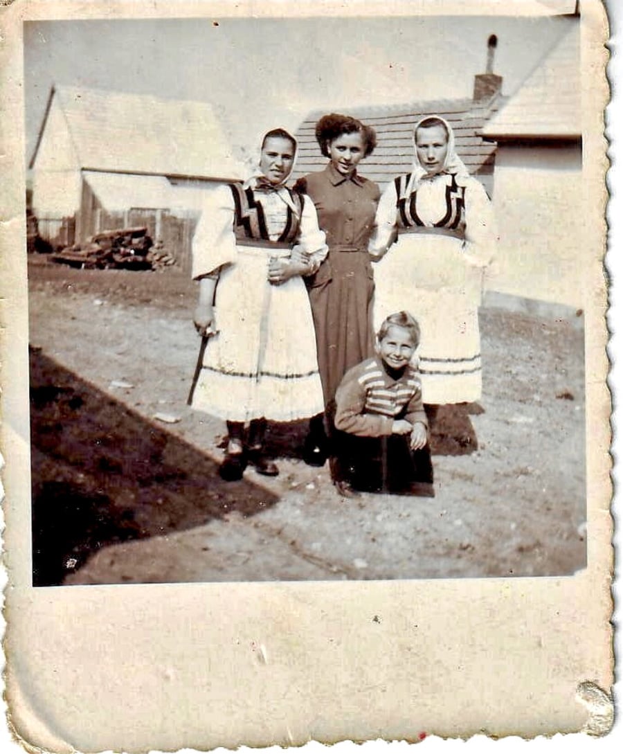 Minulosť: Pani Uhlárová (vľavo)