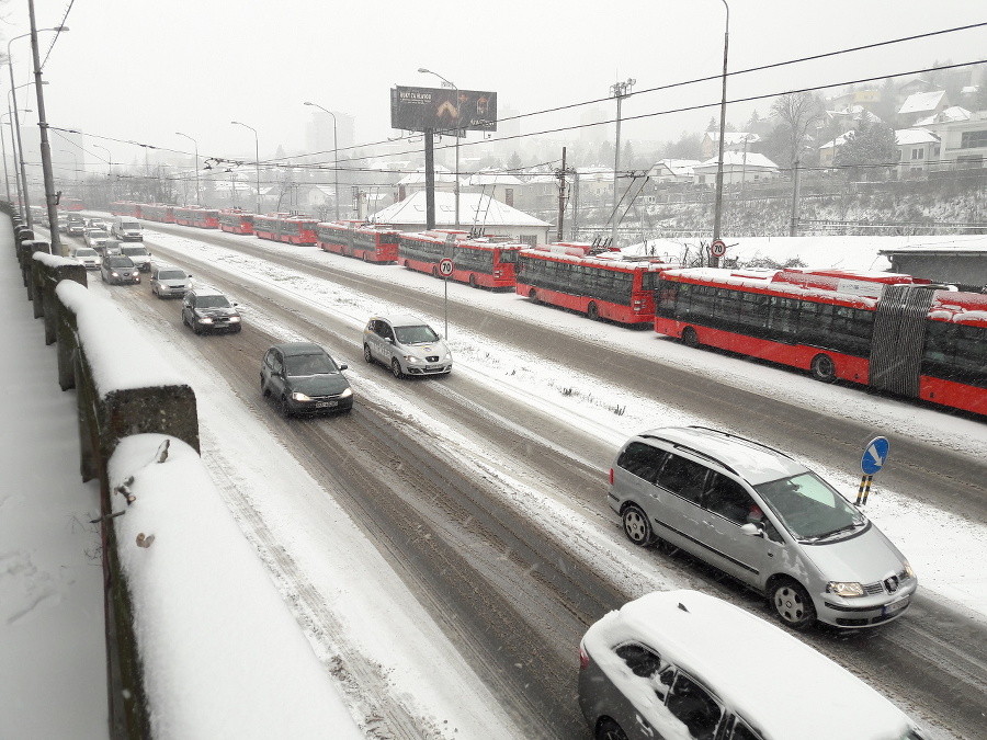 Sneh ochromil dopravu v