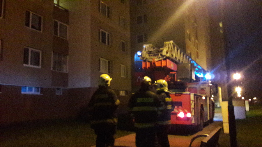 Požiar vznikol na 9-poschodí výškovej bytovky.