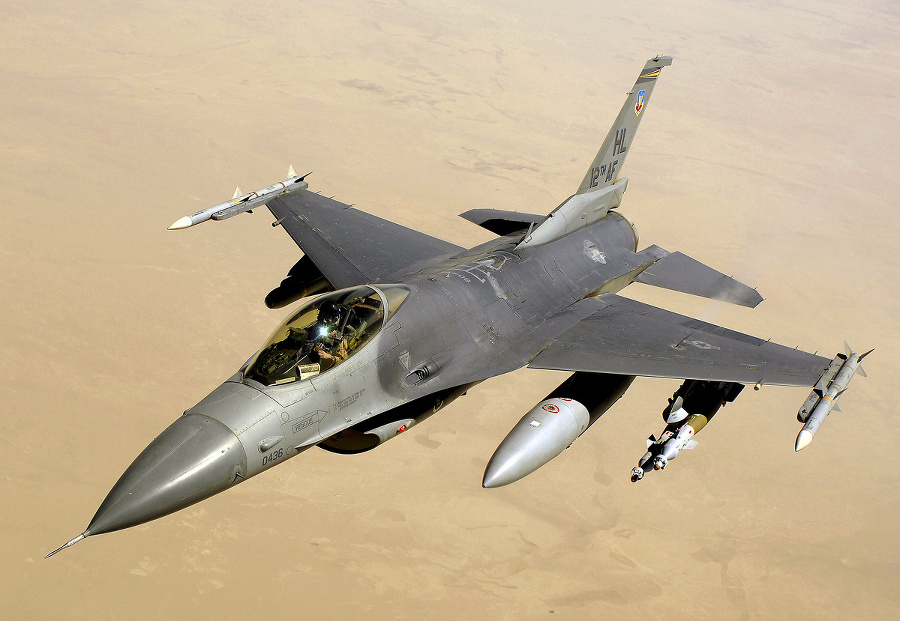Americký F 16: Je