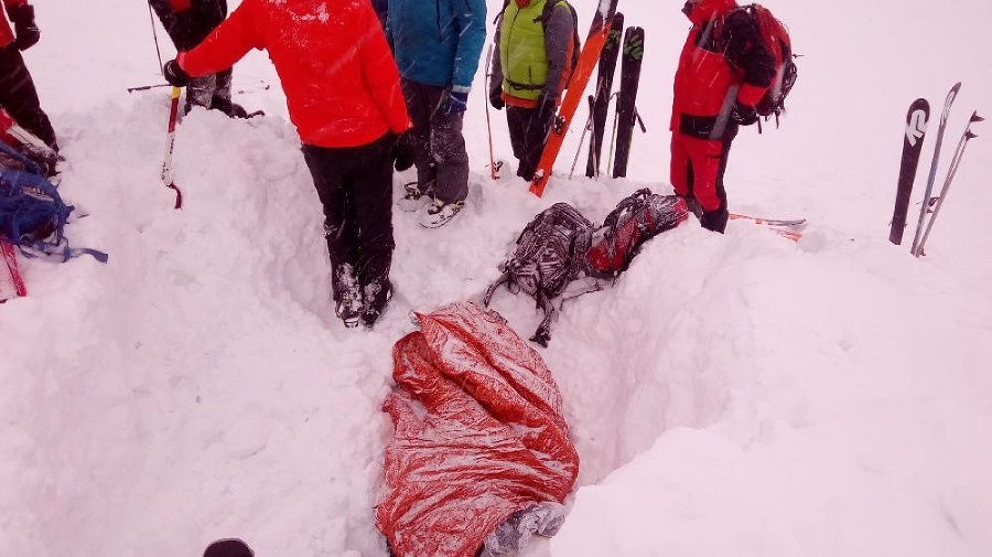 Lavína zasypala poľského skialpinistu.