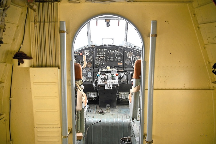 An-2 uvezie 2 pilotov
