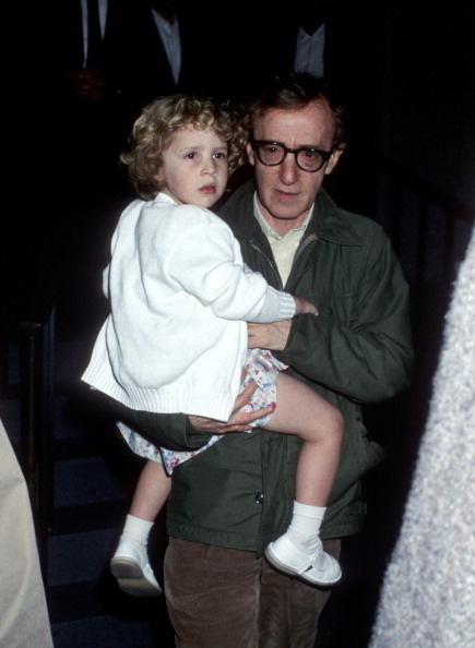 Woody Allen s Dylan Farrow v náručí
