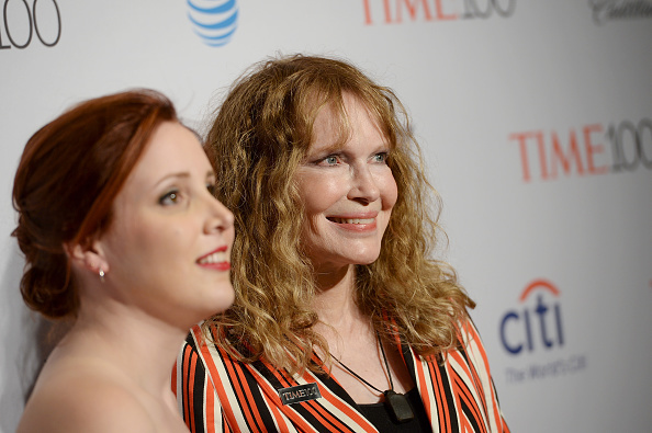 Dylan Farrow so svojou mamou Miou