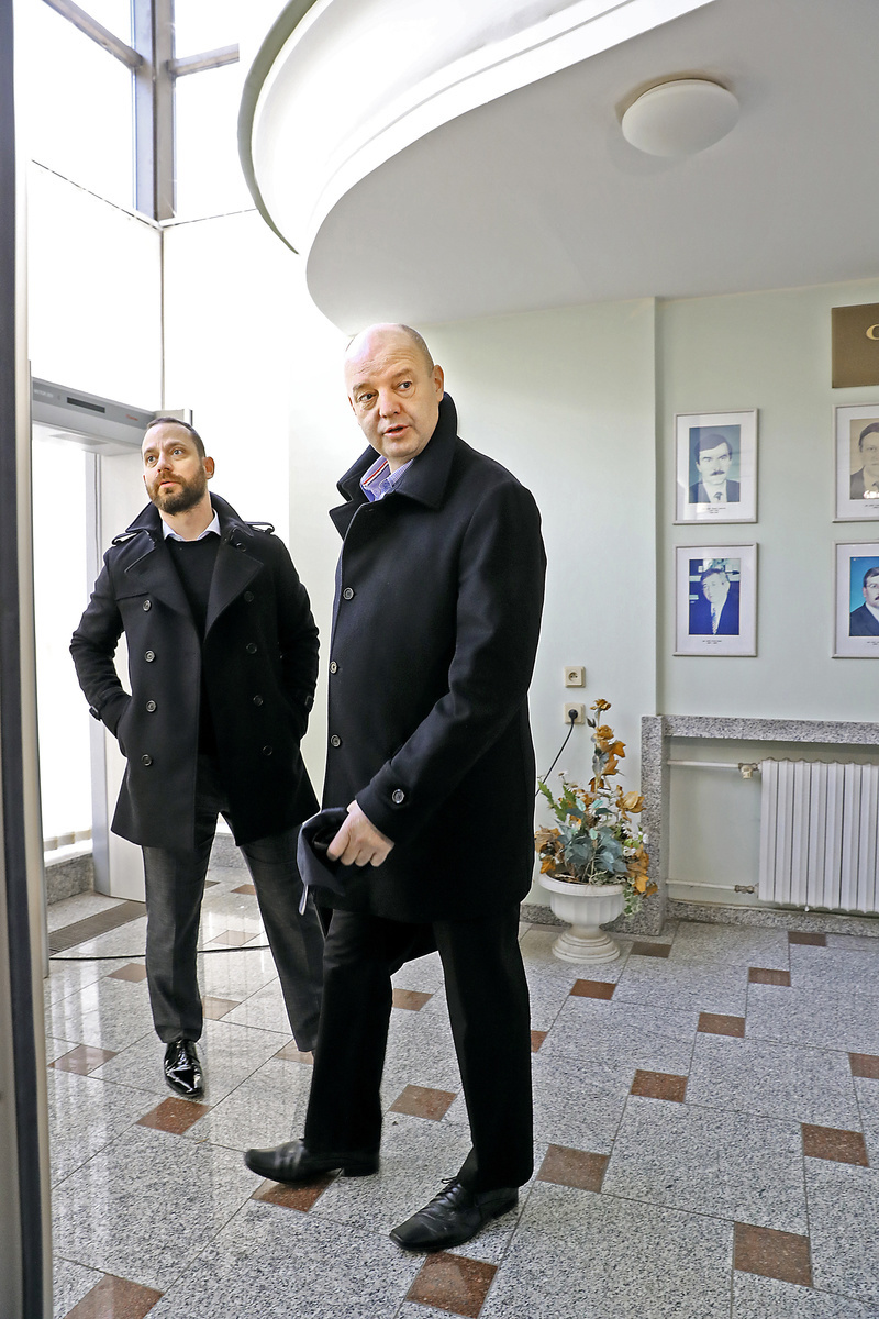 Na prezídium prišiel Rusko v spoločnosti advokáta Mareka Paru.