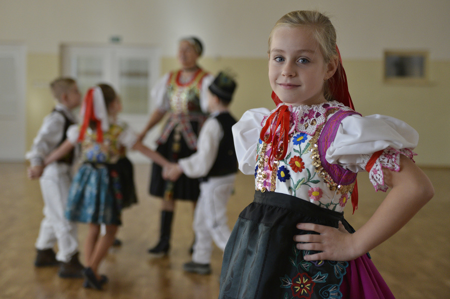 Mladí folklóristi zo súboru