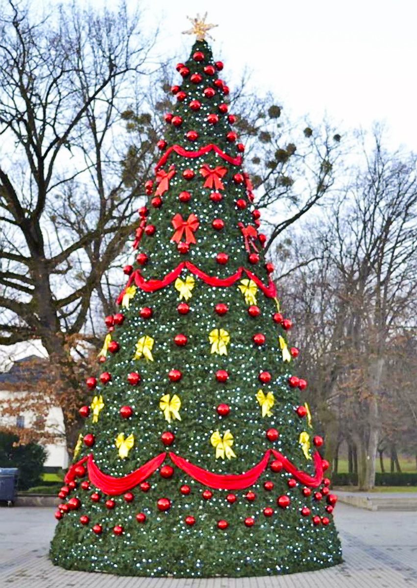 Vianočný stromček v Humennom.