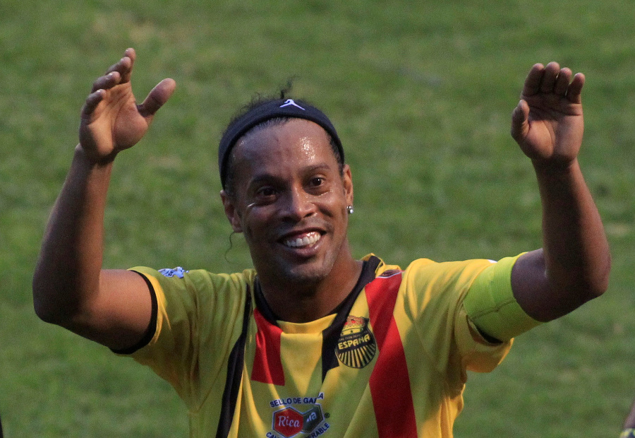 Ronaldinho stále dokazuje, že