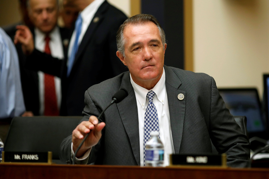 Trent Franks podal demisiu.