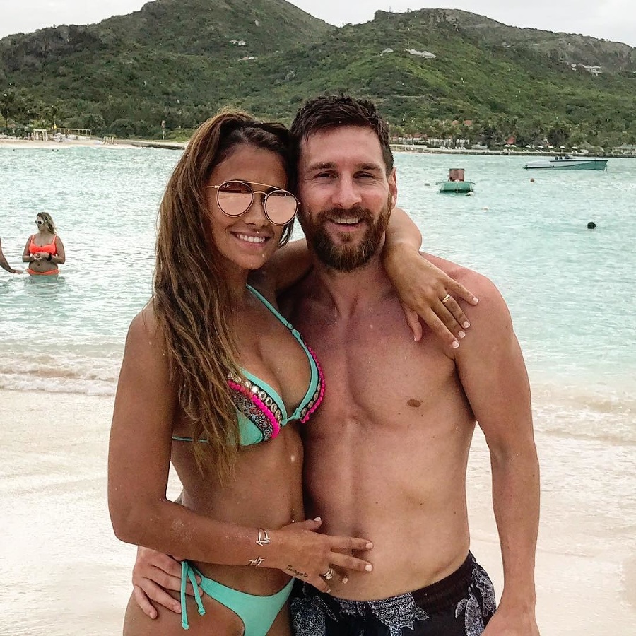 Messi s manželkou čakajú