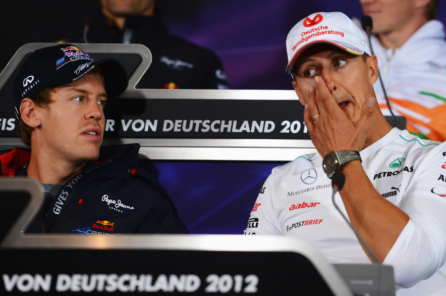 Aj Sebastiana Vettela (vľavo)