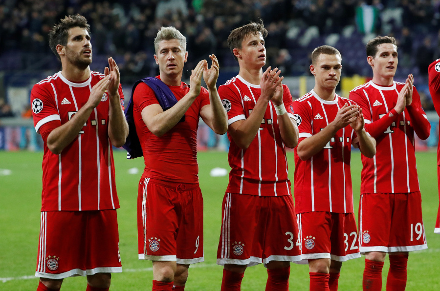 Hráči Bayernu tlieskajú svojím