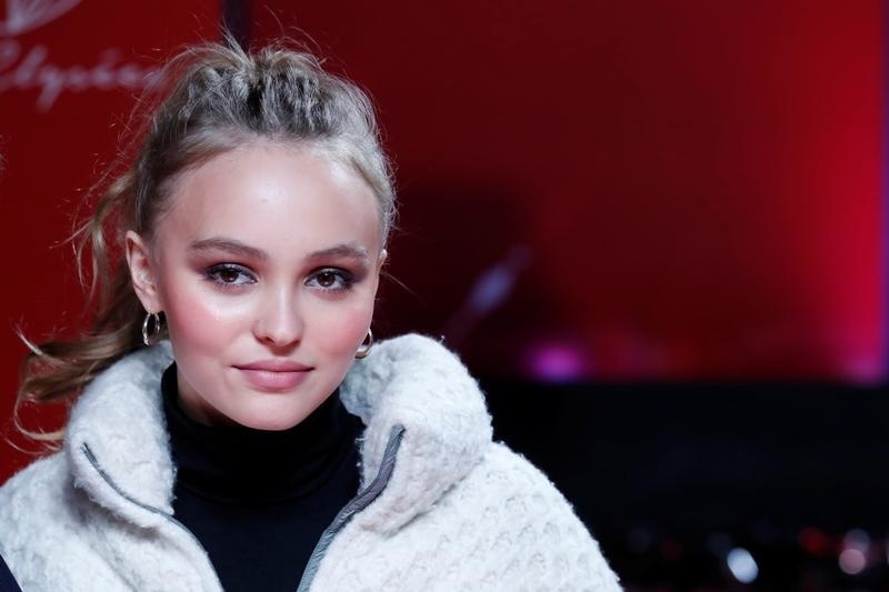 Vianočné osvetlenie v Paríži slávnostne zapla modelka Lily Rose-Deppová.
