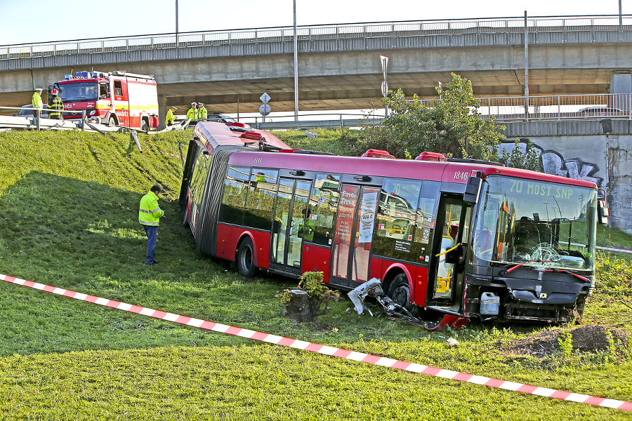 Autobus linky 70 skončil