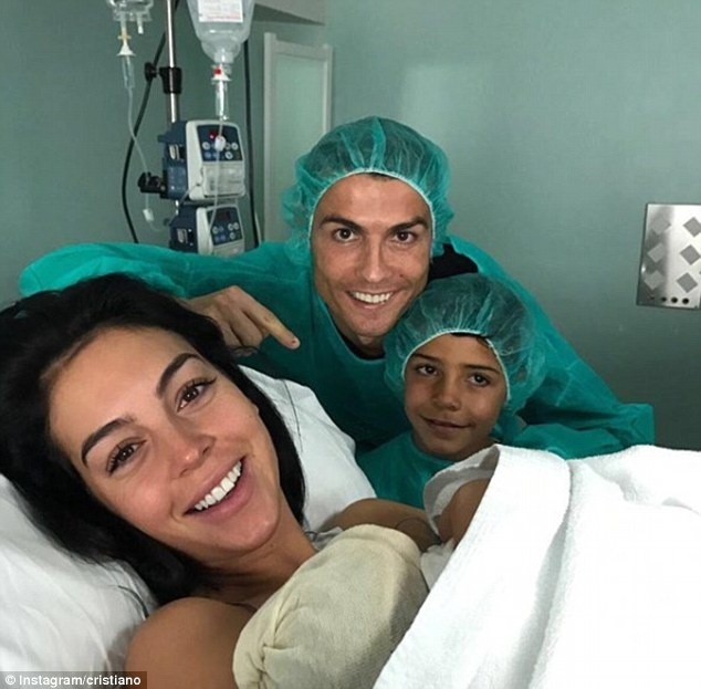 Ronaldo oslavuje príchod dcérky.