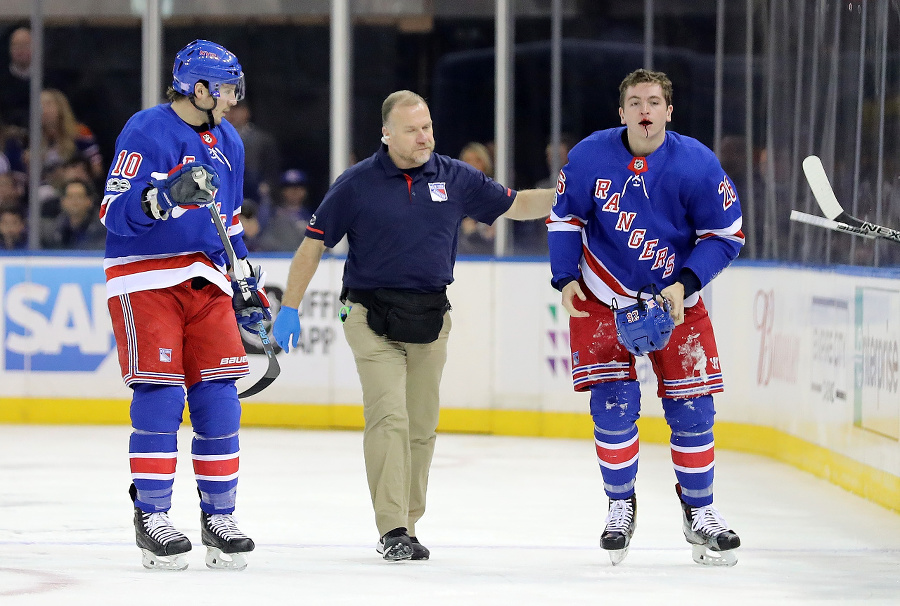 Jimmy Vesey (vpravo) opúšťal