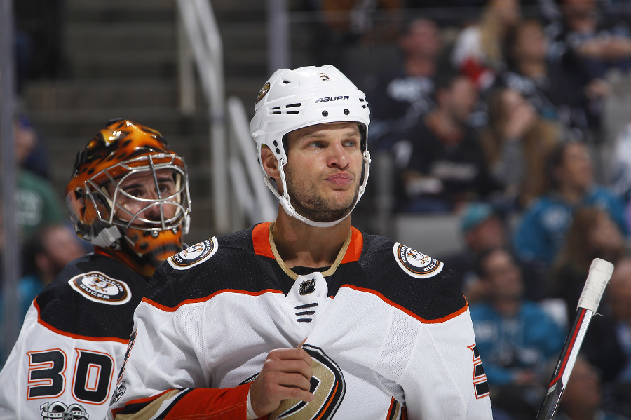 Obranca Ducks Kevin Bieksa