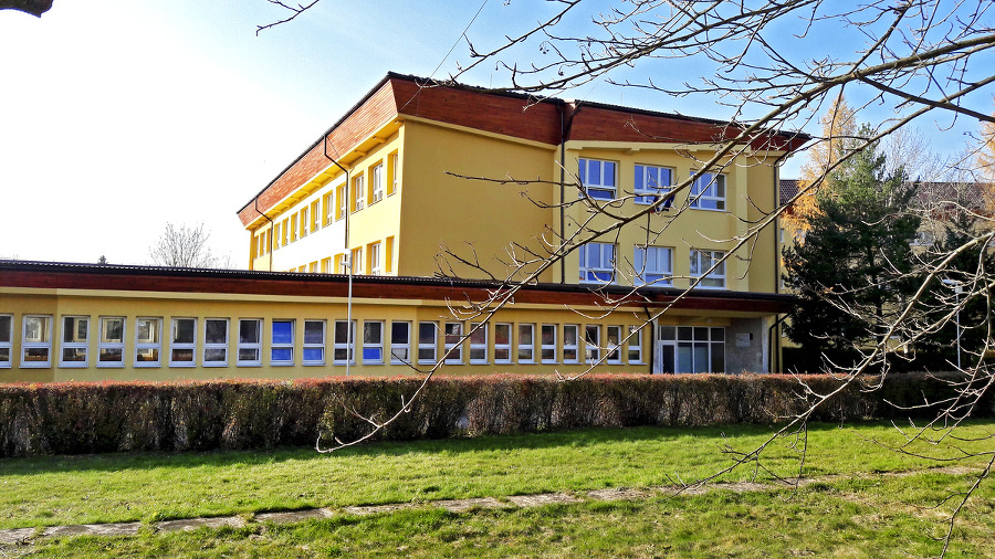 Škola vo Veľkej Lomnici