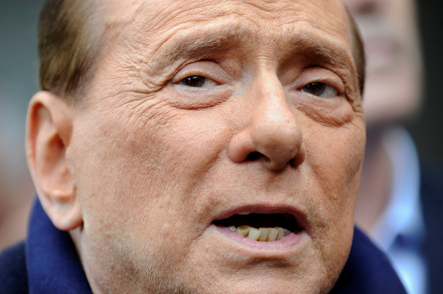 Expremiér Berlusconi pri odchode