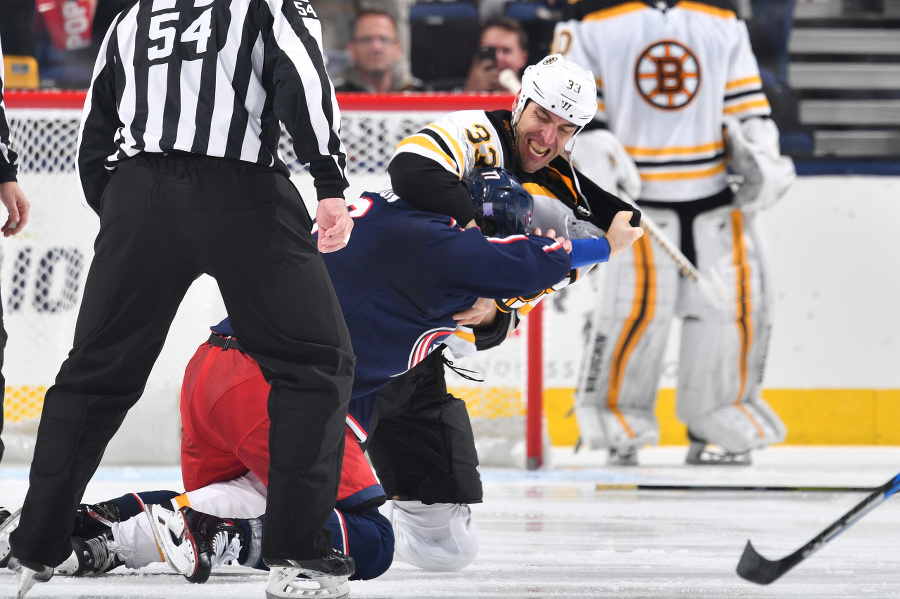 Obranca Bostonu Zdeno Chára