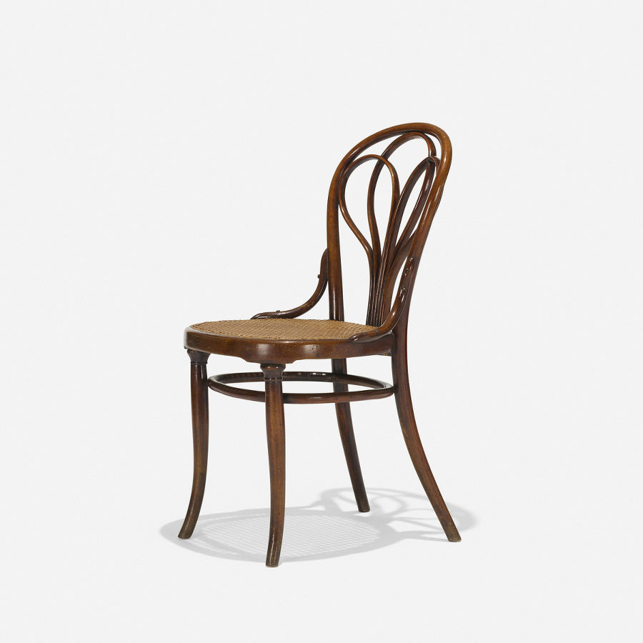 Stolička Thonet.