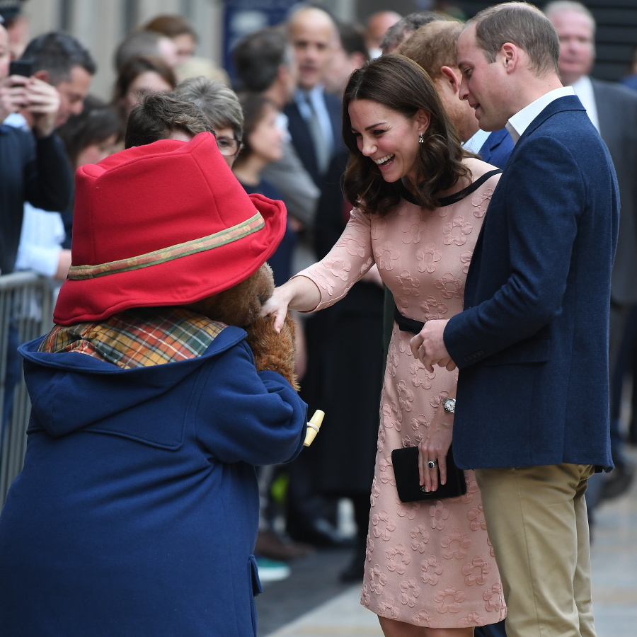 Kate pobozkal ruku filmový