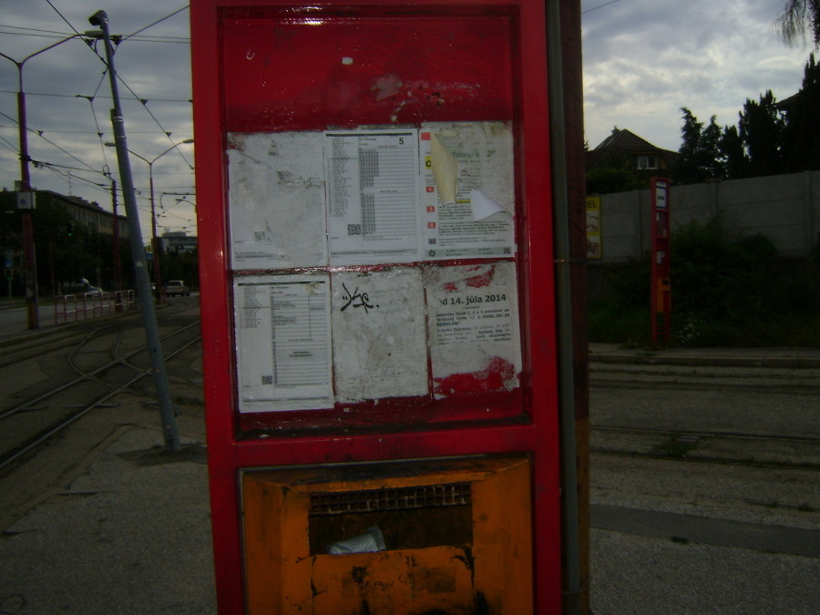 Takto to vyzeralo na zastávke ŽST Vinohrady v Bratislave.
