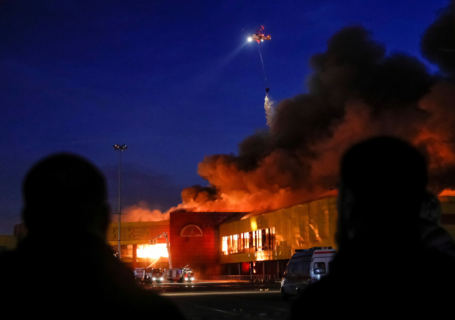 Nákupné centrum zachvátil mohutný