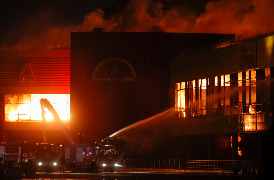 Nákupné centrum zachvátil mohutný