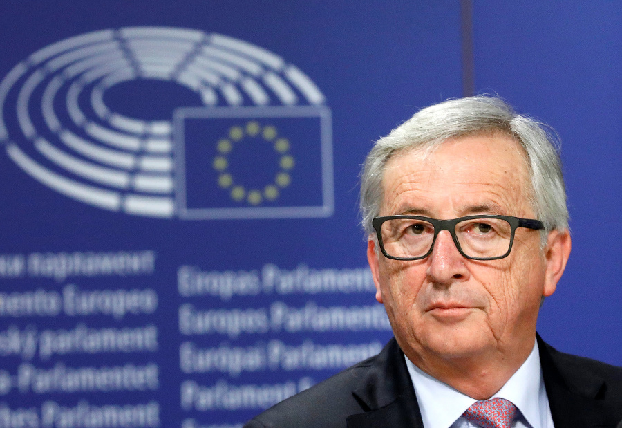 Juncker predstavil v bielej