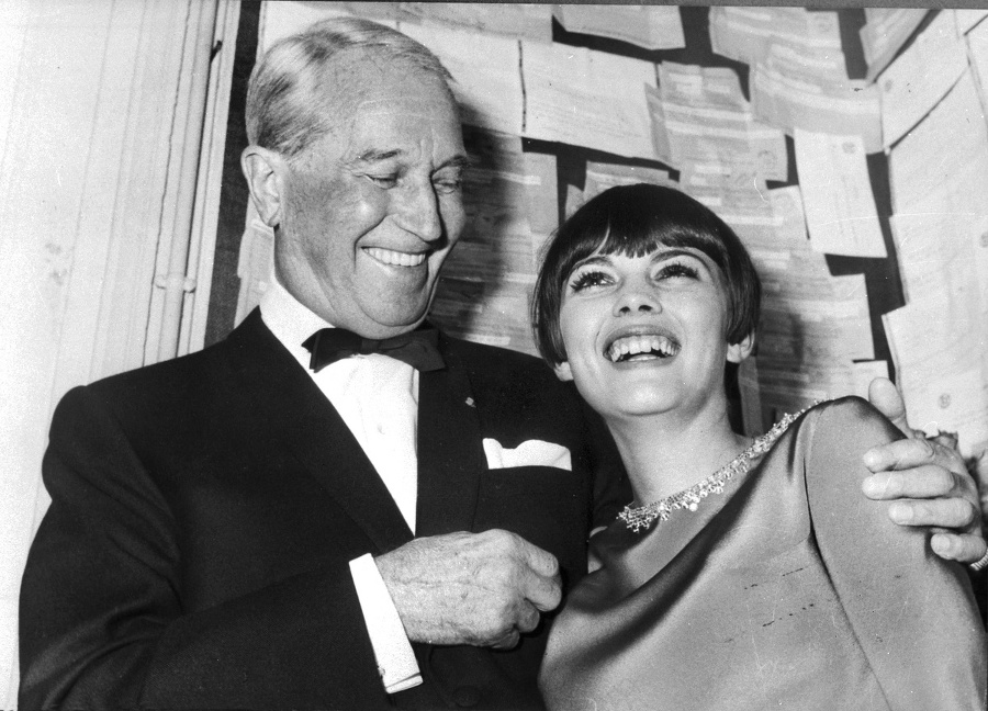 Rok 1966: Mladučká Mireille zahviezdila aj po boku legendárneho šansoniéra Mauricea Chevaliera.