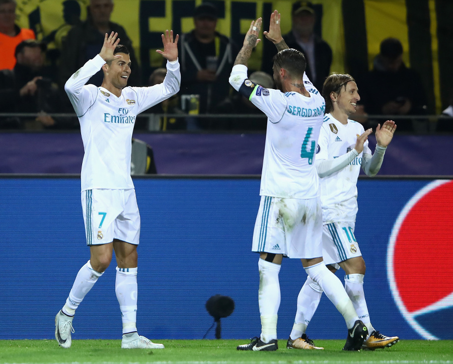 Cristiano Ronaldo (vľavo) strelil