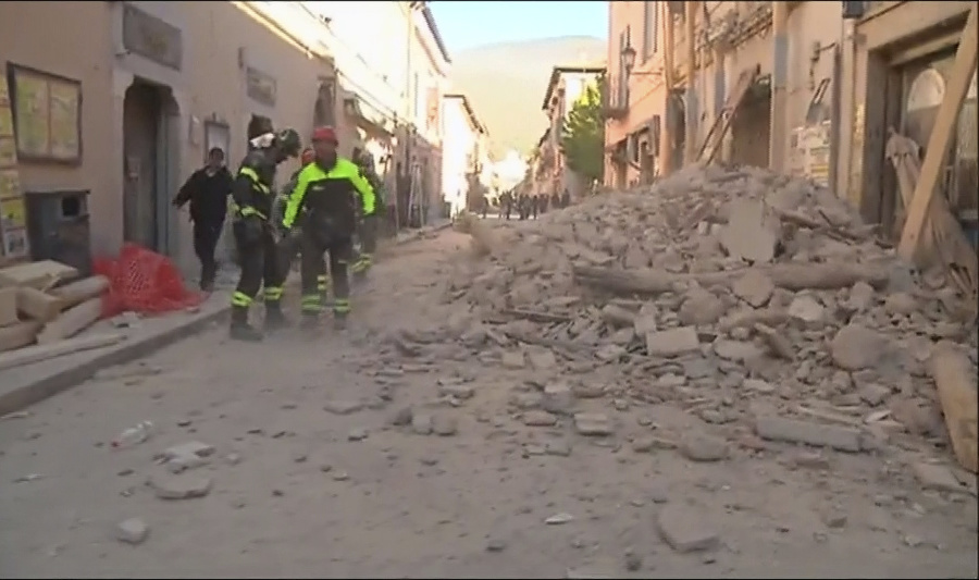 Taliansko zasiahlo silné zemetrasenie