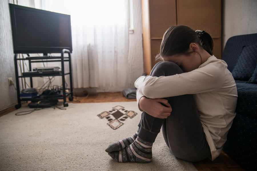 Teen woman with headache