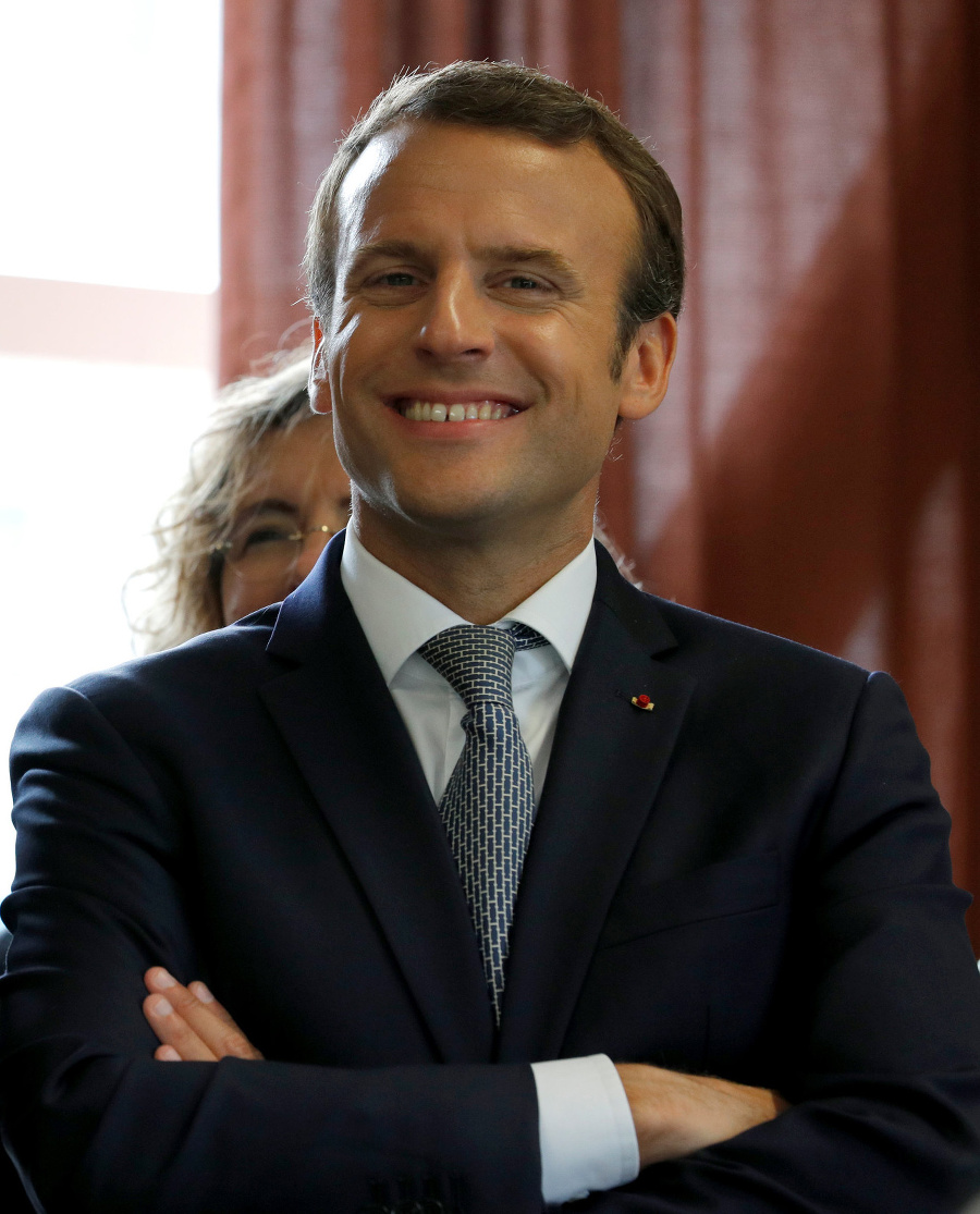 Prezident Macron pred protestmi