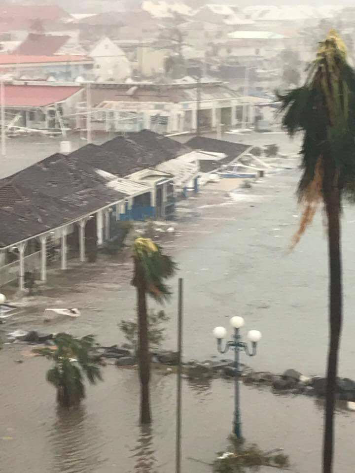 Smrtiaci hurikán Irma mieri