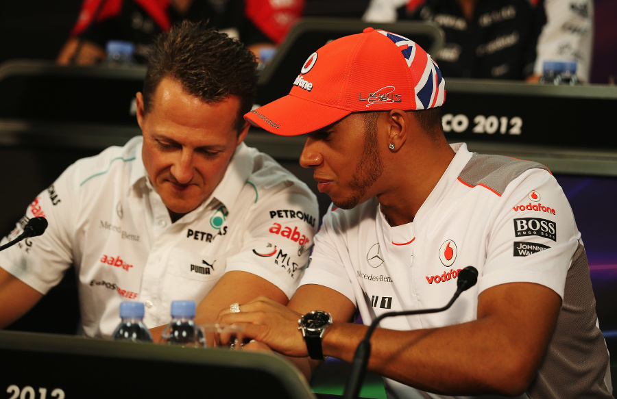 Lewis Hamilton (vpravo) by