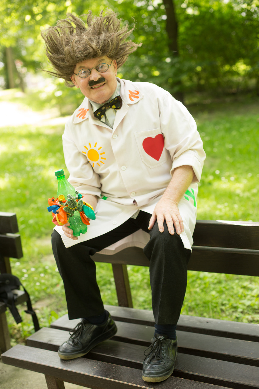 Majster N v relácii Crn-crn robil vtipné pokusy.