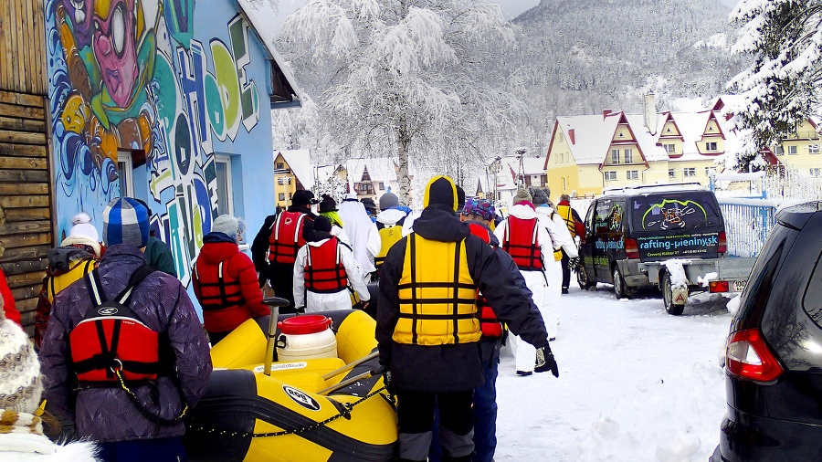 Otužilci splavovali Dunajec na