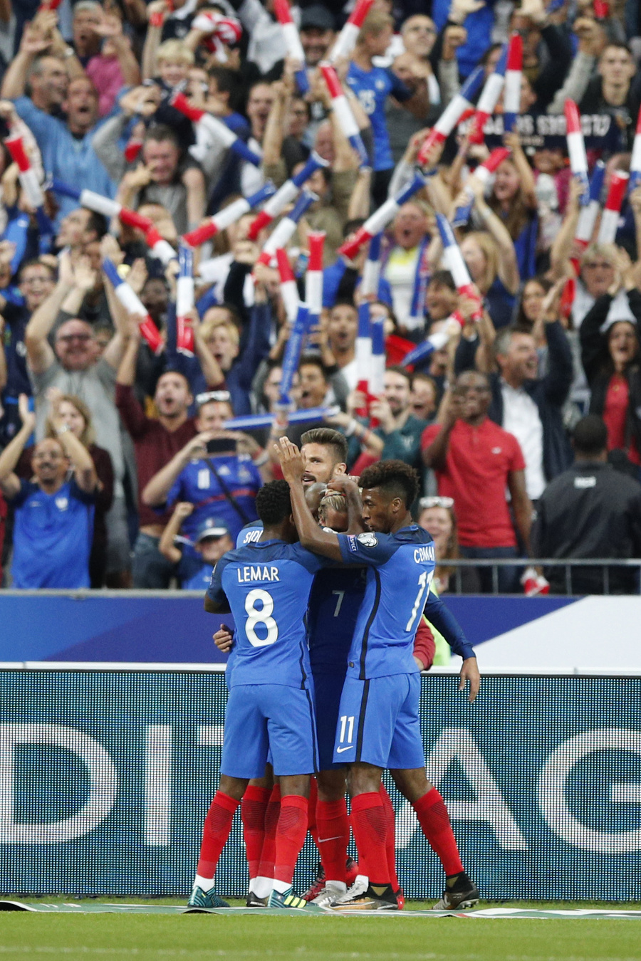Francúzski hráči oslavujú úvodný