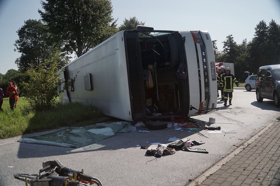 V Nemecku havaroval autobus