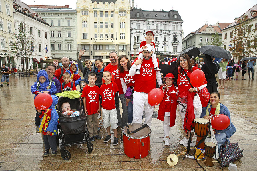 Účastníci pochodu za tradičné