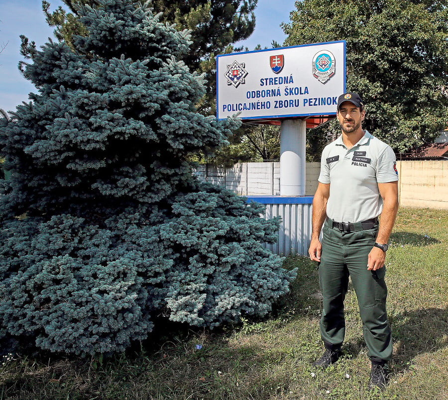 Boris Valábik - policajt.