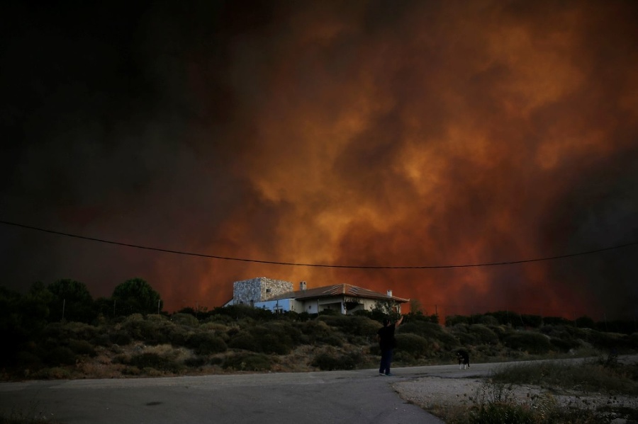 Grécko sužujú mohutné požiare.