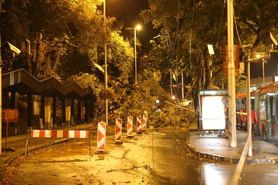 Nočná búrka v Bratislave