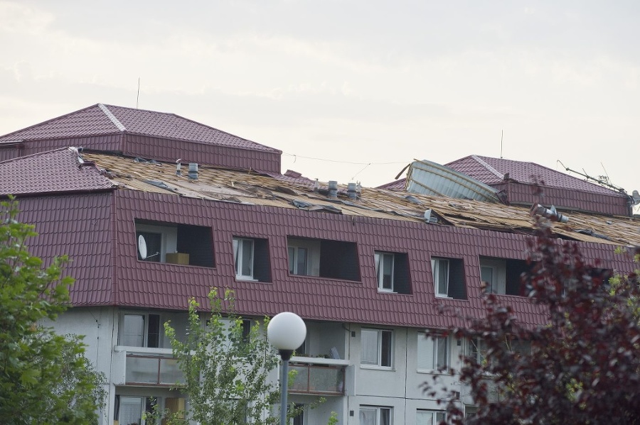 Poškodená strecha na domove